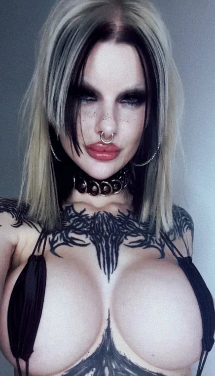 Honeybabe – svensk OnlyFans-skapare