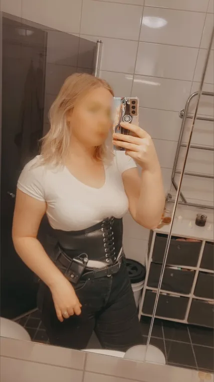 Nini9818 – svensk OnlyFans-skapare